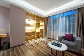 Trendy Romantic MAXScreen Hotel