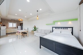 Geoje Gonggan Pool Villa