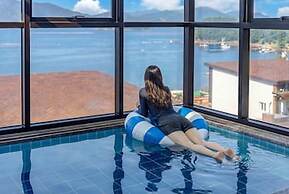 Geoje Gonggan Pool Villa