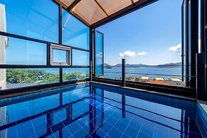 Geoje Gonggan Pool Villa