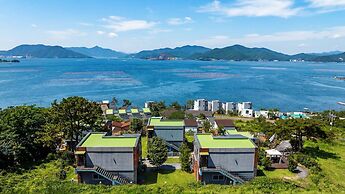 Geoje Gonggan Pool Villa