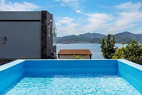 Geoje Gonggan Pool Villa
