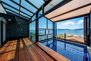Geoje Gonggan Pool Villa