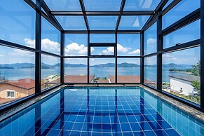Geoje Gonggan Pool Villa