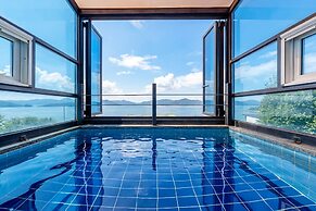 Geoje Gonggan Pool Villa