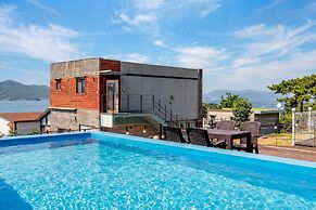 Geoje Gonggan Pool Villa