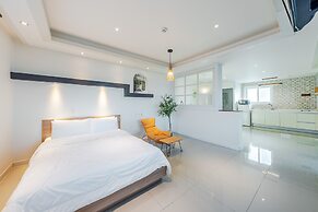 Geoje Gonggan Pool Villa