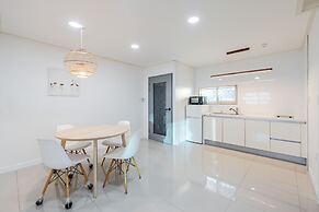 Geoje Gonggan Pool Villa
