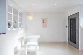 Geoje Gonggan Pool Villa