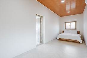 Geoje Gonggan Pool Villa