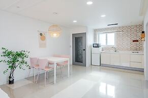 Geoje Gonggan Pool Villa