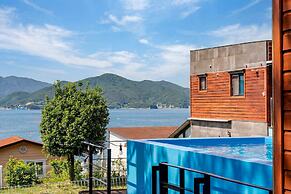 Geoje Gonggan Pool Villa