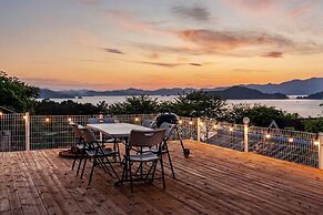 Geoje Gonggan Pool Villa