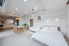 Geoje Gonggan Pool Villa