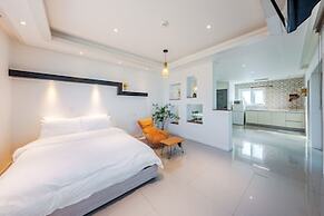 Geoje Gonggan Pool Villa