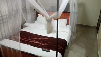 Becca Hotel Meru