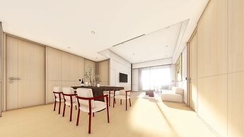 Residence on Opus Bay - Balmoral Tower Hotel