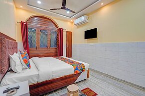 Via Shree Gopal Inn