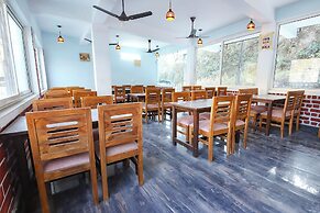 Fabhotel Royal Om River Resort