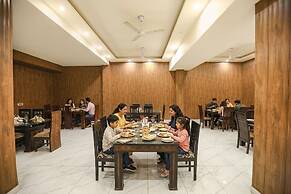 Fabhotel Starex Inn