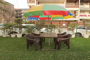 Fabhotel Starex Inn