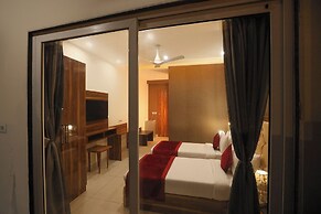 Fabhotel Starex Inn