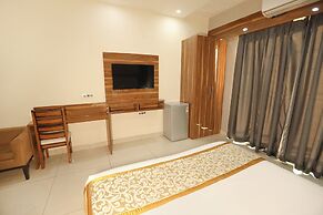 Fabhotel Starex Inn