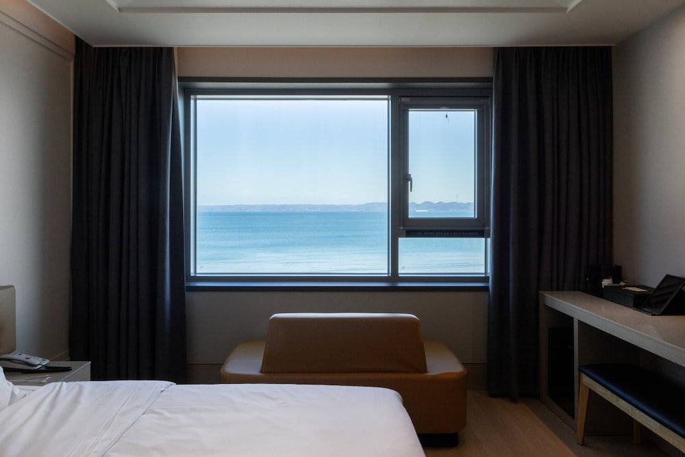 H-AVENUE HOTEL