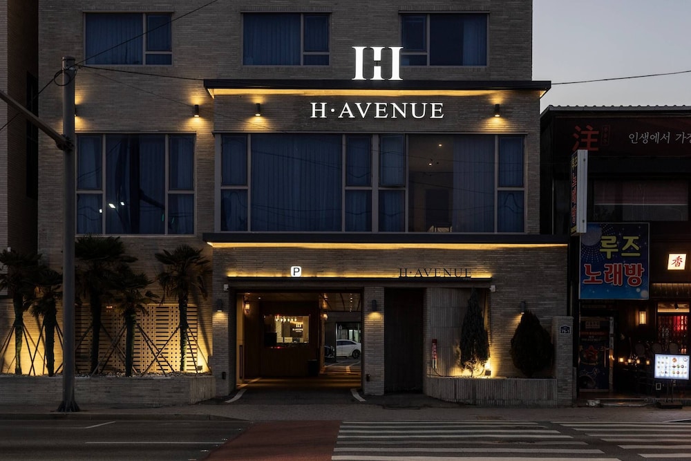 H-AVENUE HOTEL