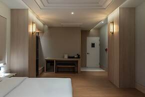 H-AVENUE HOTEL