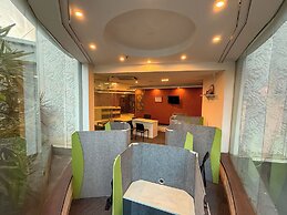 C Suites 1216 VJ Grand Central