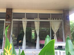 Baan LungYod Resort