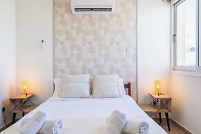 Yellow Canvas 2-BR & Balcony in Larnaca