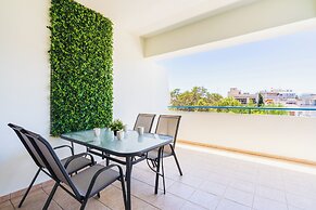 Yellow Canvas 2-BR & Balcony in Larnaca
