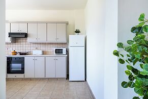 Yellow Canvas 2-BR & Balcony in Larnaca