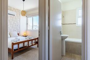 Yellow Canvas 2-BR & Balcony in Larnaca