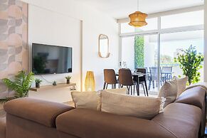 Yellow Canvas 2-BR & Balcony in Larnaca