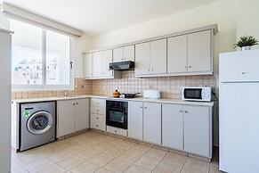 Yellow Canvas 2-BR & Balcony in Larnaca