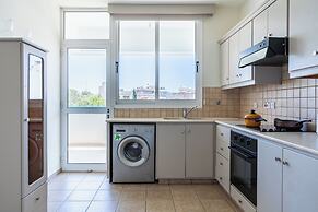 Yellow Canvas 2-BR & Balcony in Larnaca