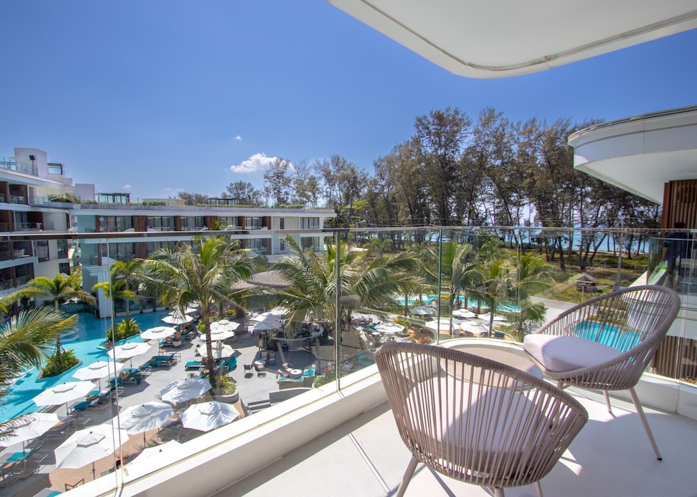 189/267 3BR Beachfront Pool View