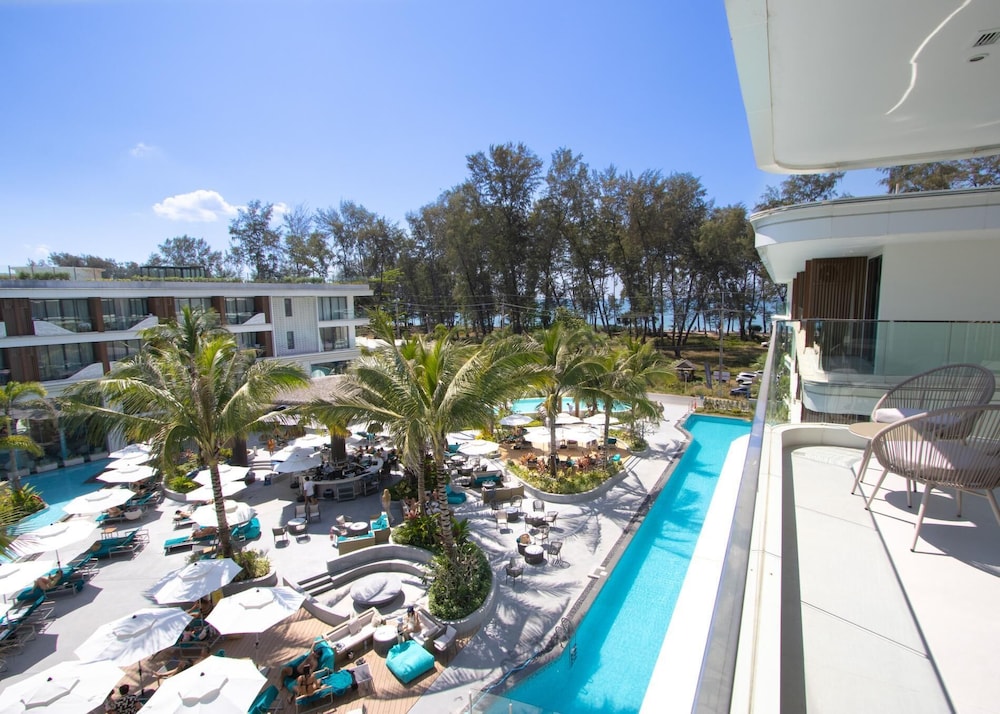 189/267 3BR Beachfront Pool View