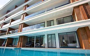 189/222 3BR Beachfront Luxe Pool Access