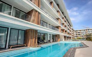 189/222 3BR Beachfront Luxe Pool Access