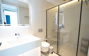 189/222 3BR Beachfront Luxe Pool Access