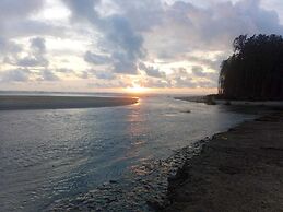 BluBay Waterfront Inani