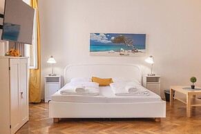 Comfortable 2BR Apartment Long Stay