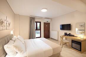 Lake Kremasta Hotel