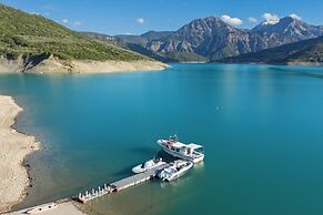 Lake Kremasta Hotel