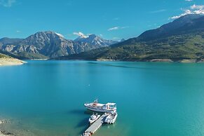 Lake Kremasta Hotel