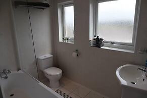 Apartment - Sleeps 4 - Near Castle & Town Centre